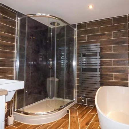 3 Dog Kennel Grange-over-Sands